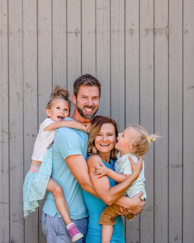 Roland mit seiner Frau und den beiden Kindern